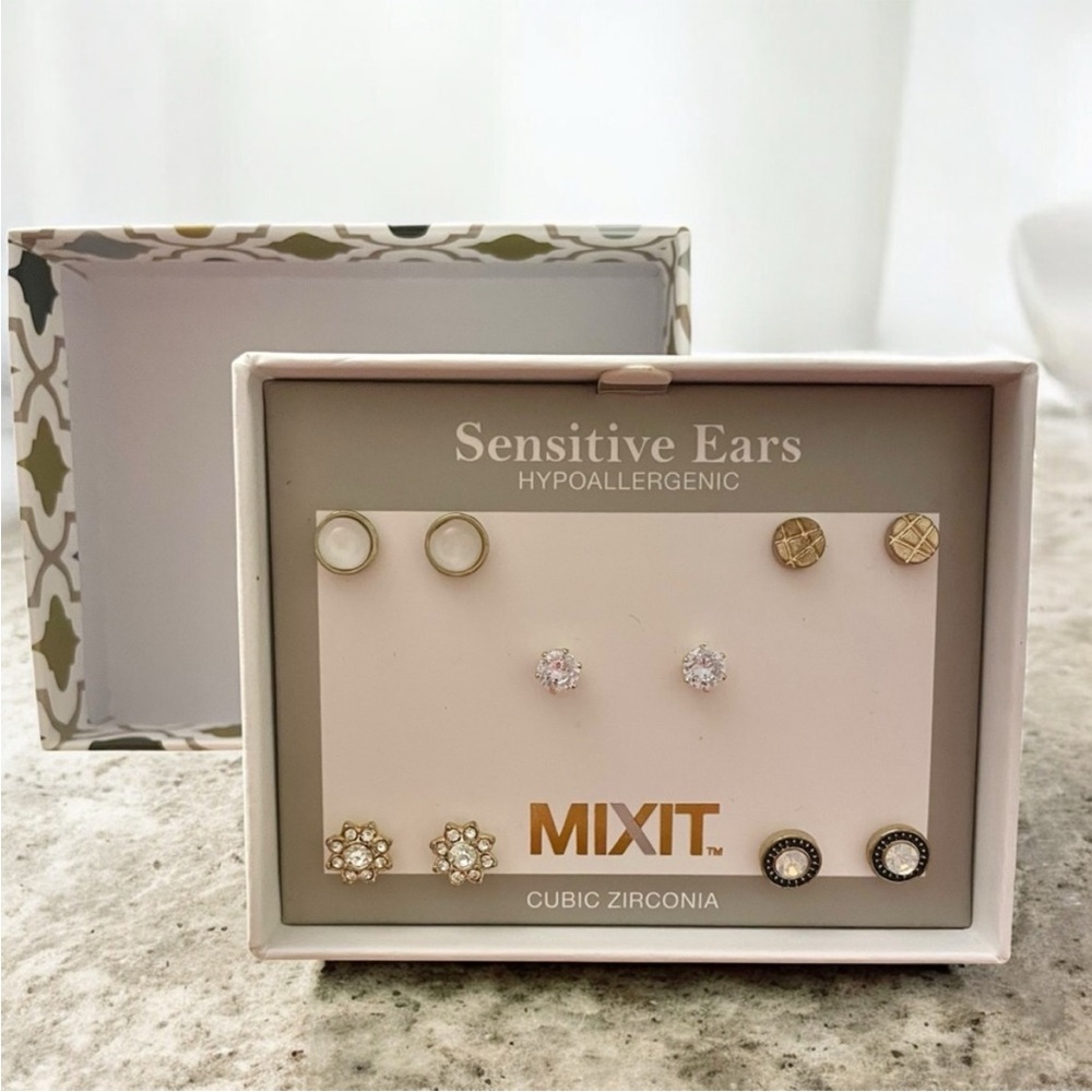 NWT Mix It Cubic Zirconia Sensitive Earrings Gold Tone Studs